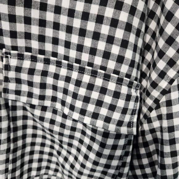 Abercrombie & Fitch Women's Cropped Black White Checkered Flannel shirt- Large - Picture 3 of 6